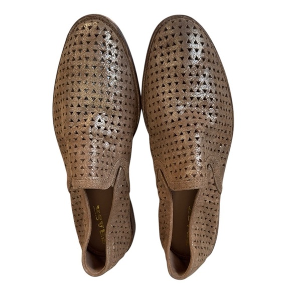 New! Trask Ali Perf in Gold Italian Metallic Suede - Picture 2 of 5